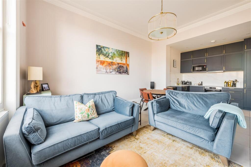 Flat 10, Grand Avenue Mansions-12.jpg