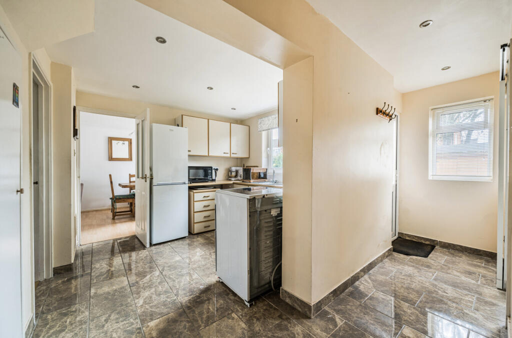 1295924-15-683723...