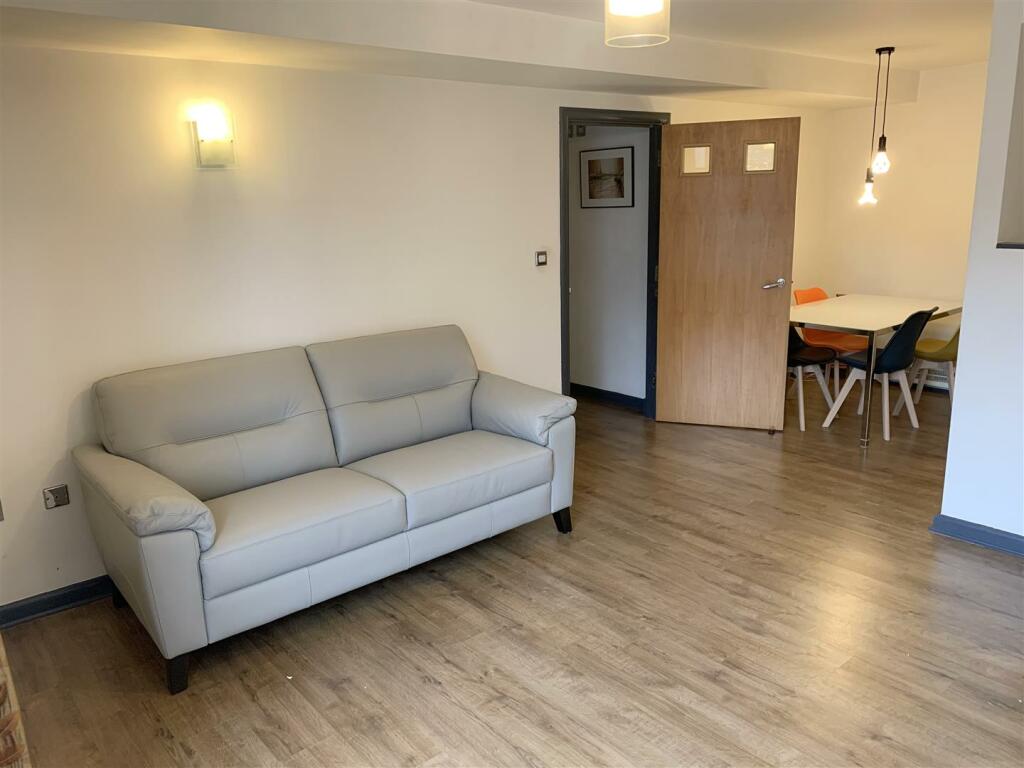 sofa 2.jpg