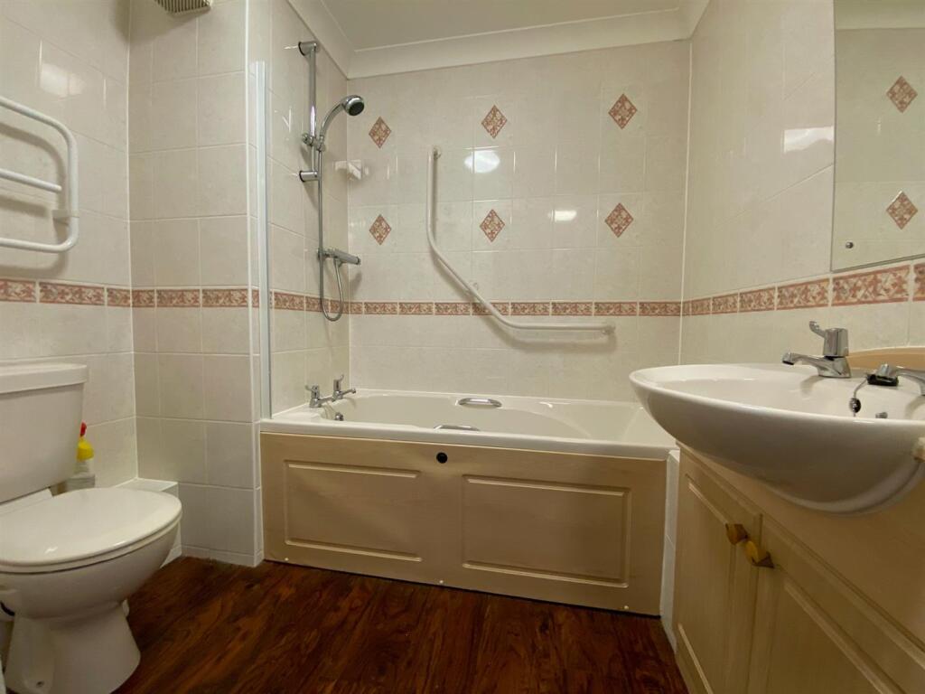 Bathroom.jpg