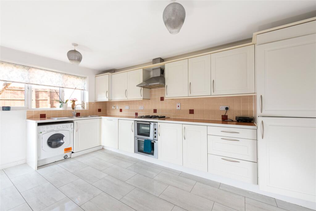 Kitchen/Breakfast Rm