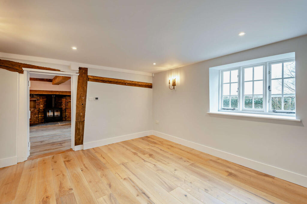 8636274interior15800