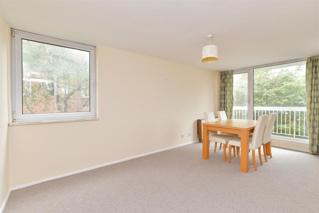Kitchen/ Lounge