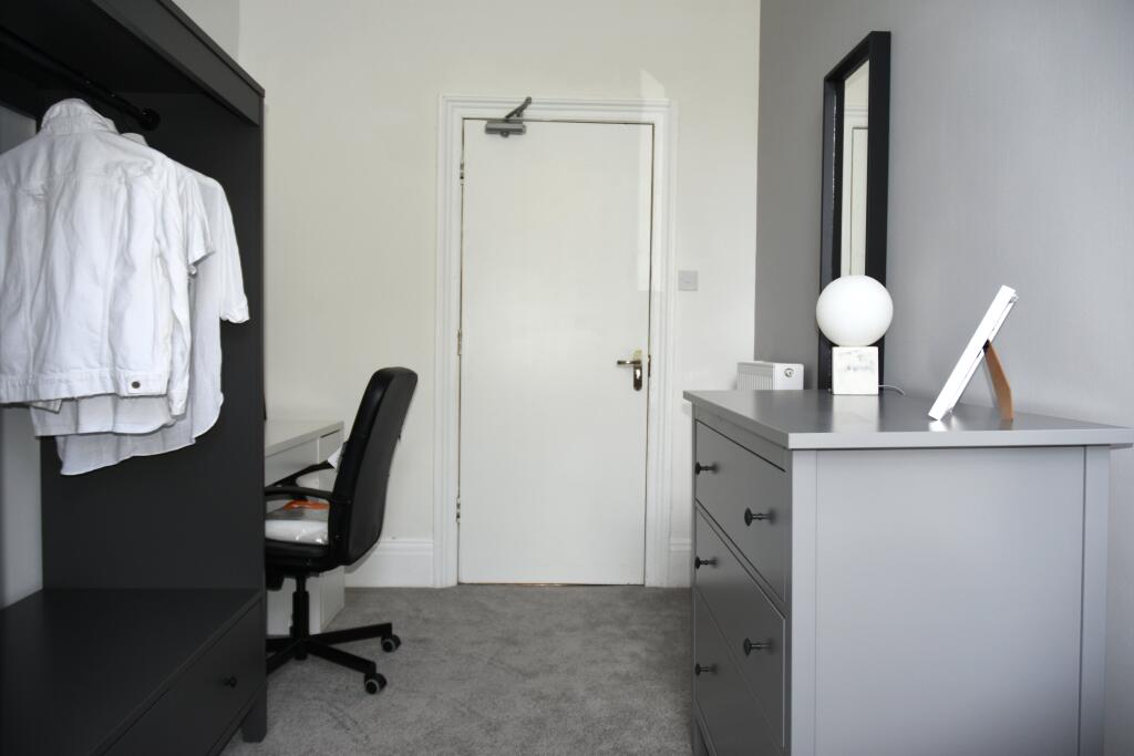 Bedroom 05 03