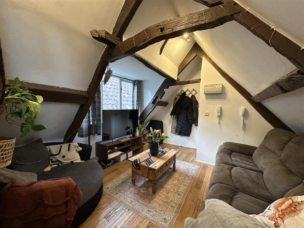 Lounge One.jpg