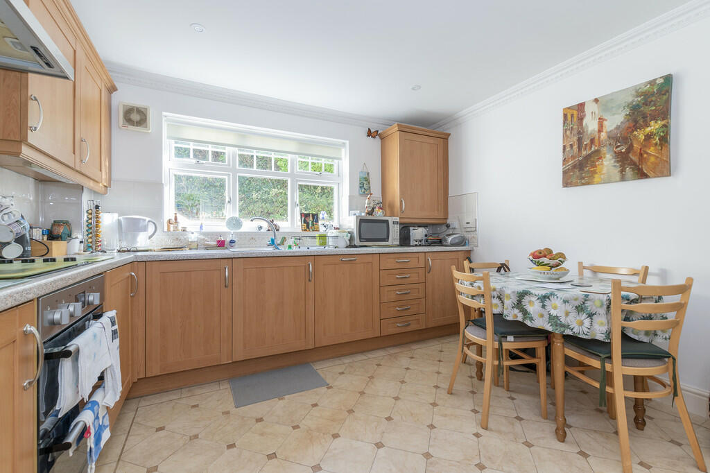 Kitchen/Breakfast...
