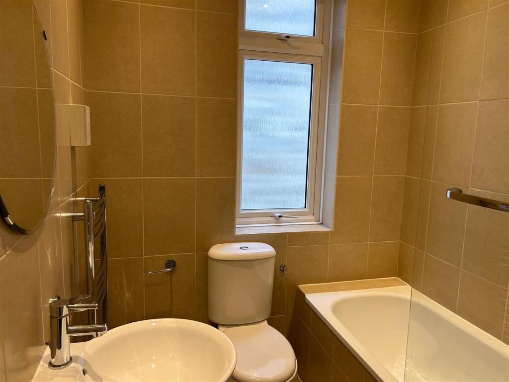 MAIN BATHROOM