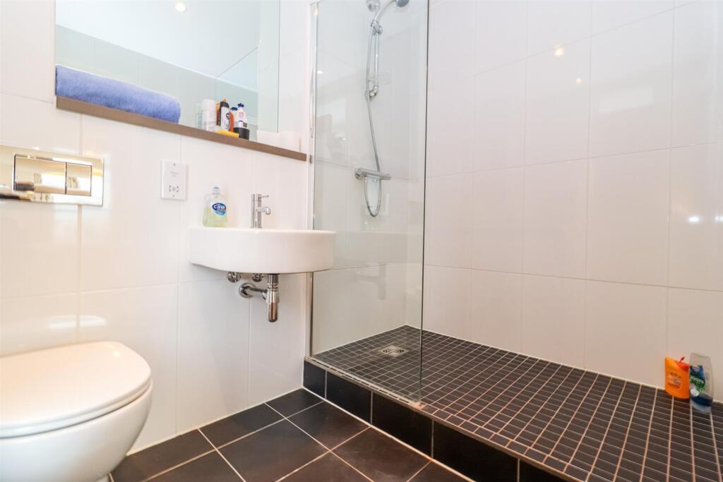EN SUITE SHOWER ROOM/W.C.