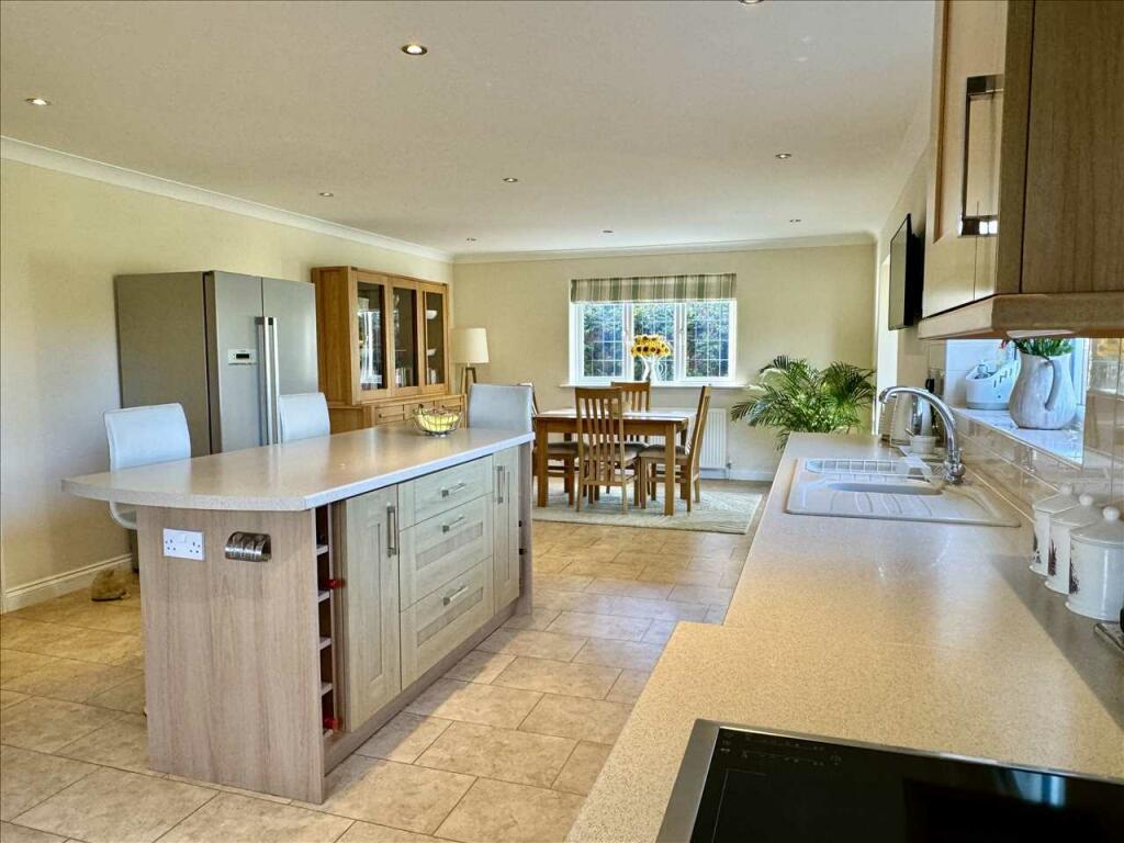 LIVING KITCHEN