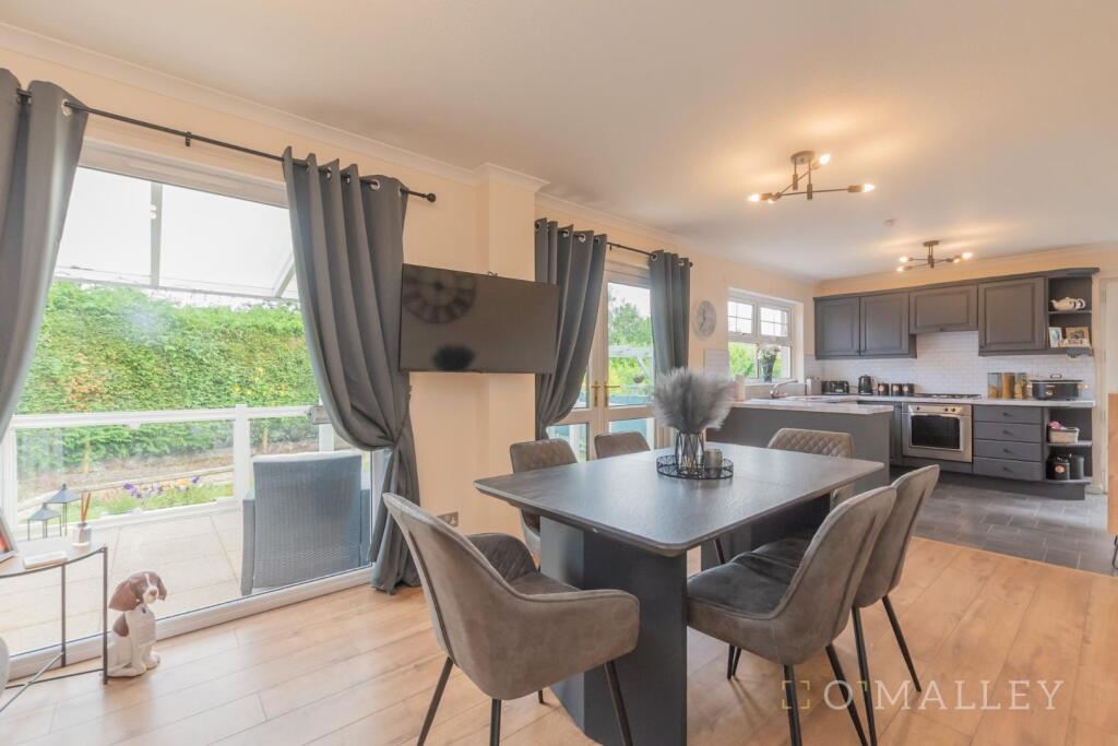 20. Dining Room 4.jpg