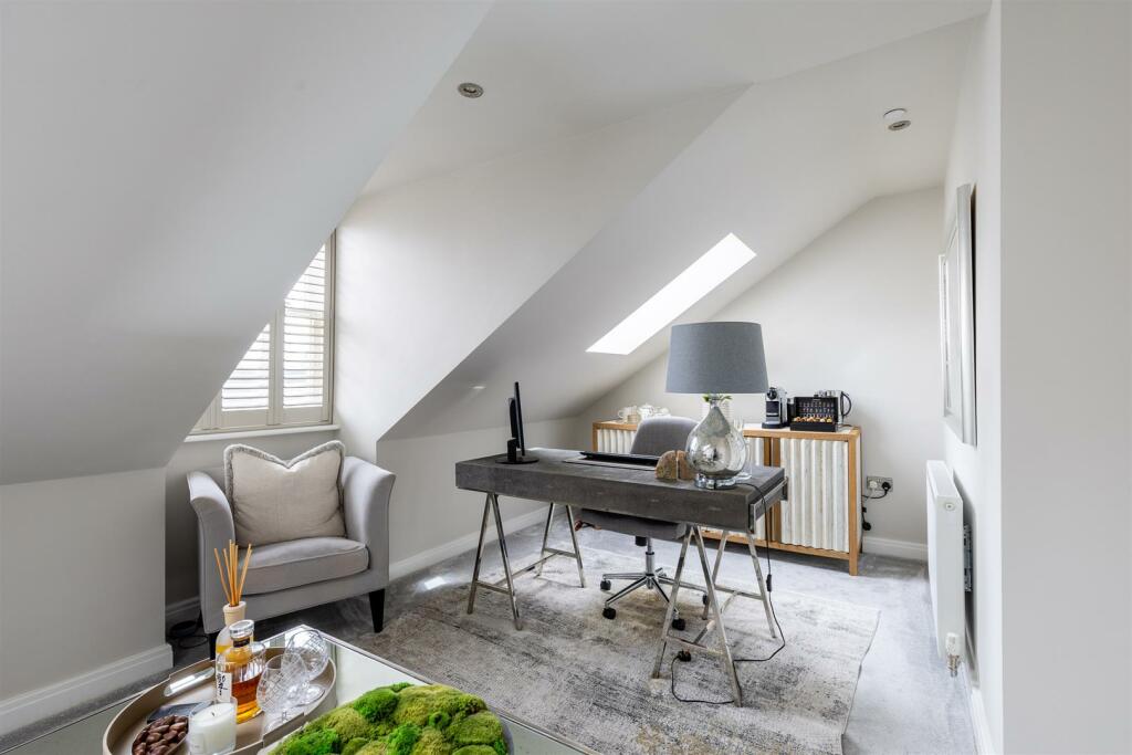 3CrownGreenCourt-20.jpg