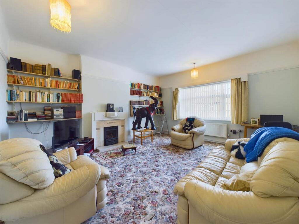 Bedroom: