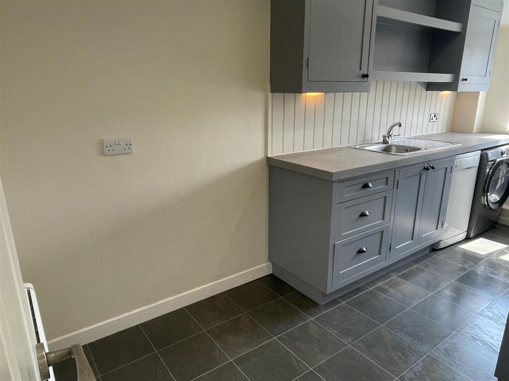 Dining Area in Kitchen.JPG