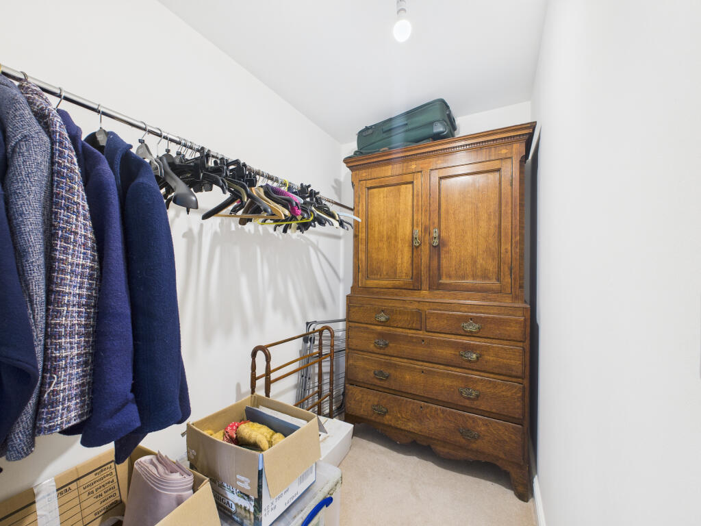 CAM02909G0-PR0473-STILL018