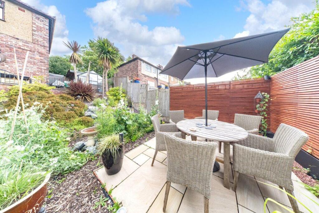 34 Manchester Road garden 2.jpg