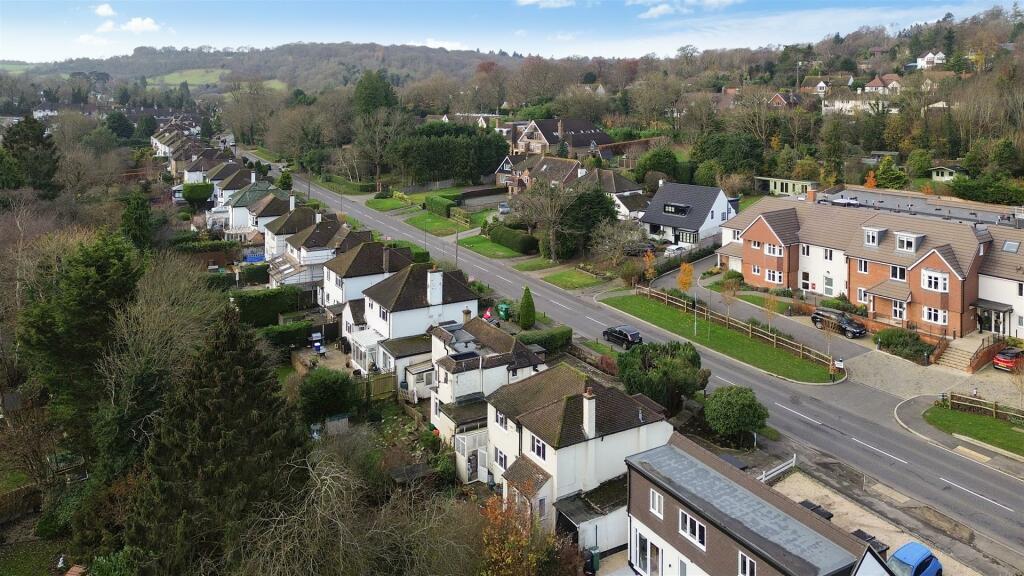 OUTWOOD LANE, 54 DRONE (6).jpg