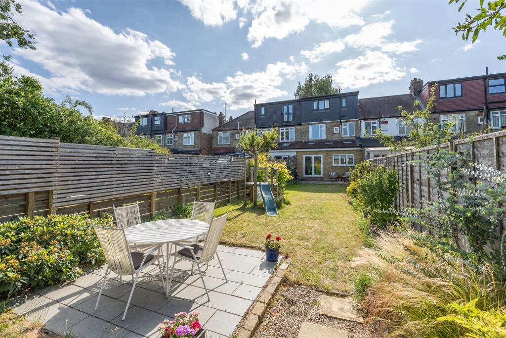 Wadham Avenue, E17
