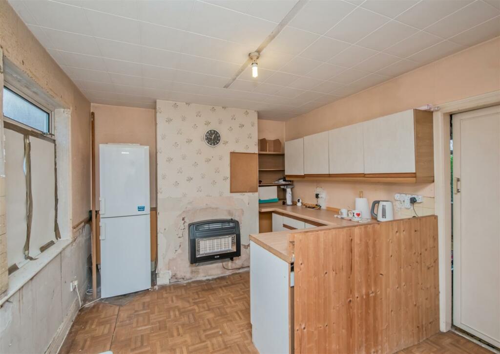 Dining Kitchen: