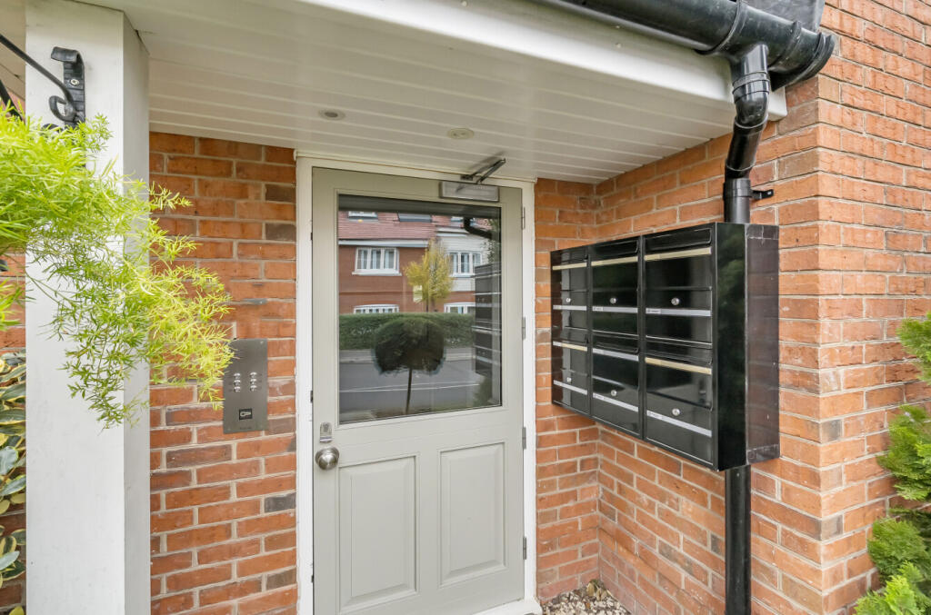 1373947-18-6909f4...