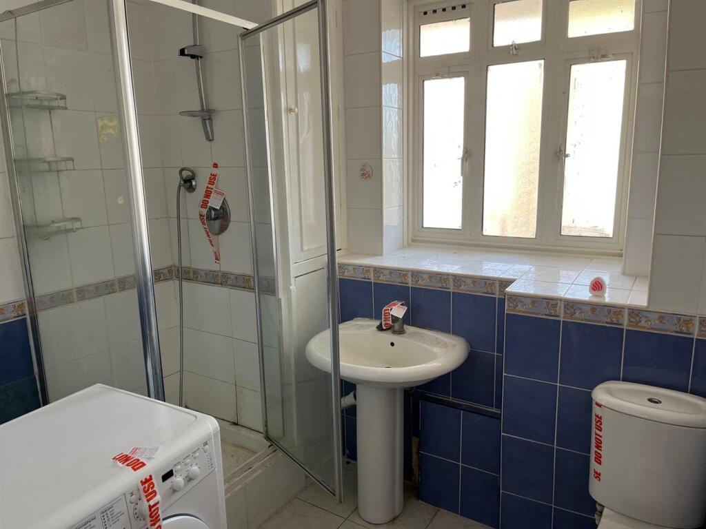 Bathroom, Ravenet Court, Eden Harper SW11