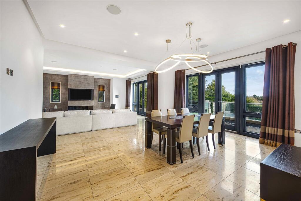 Living/Dining Area