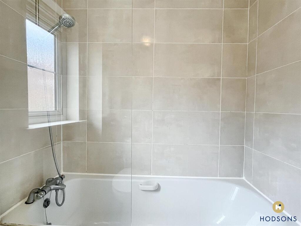 Bathroom 1.jpg