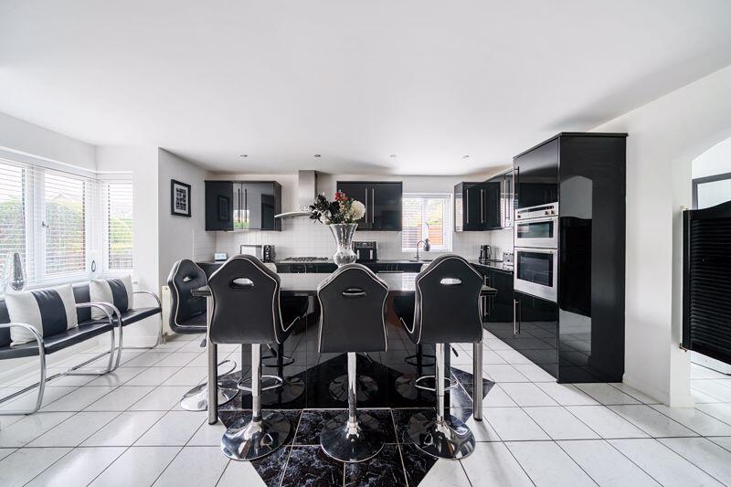 Kitchen/Breakfast Room