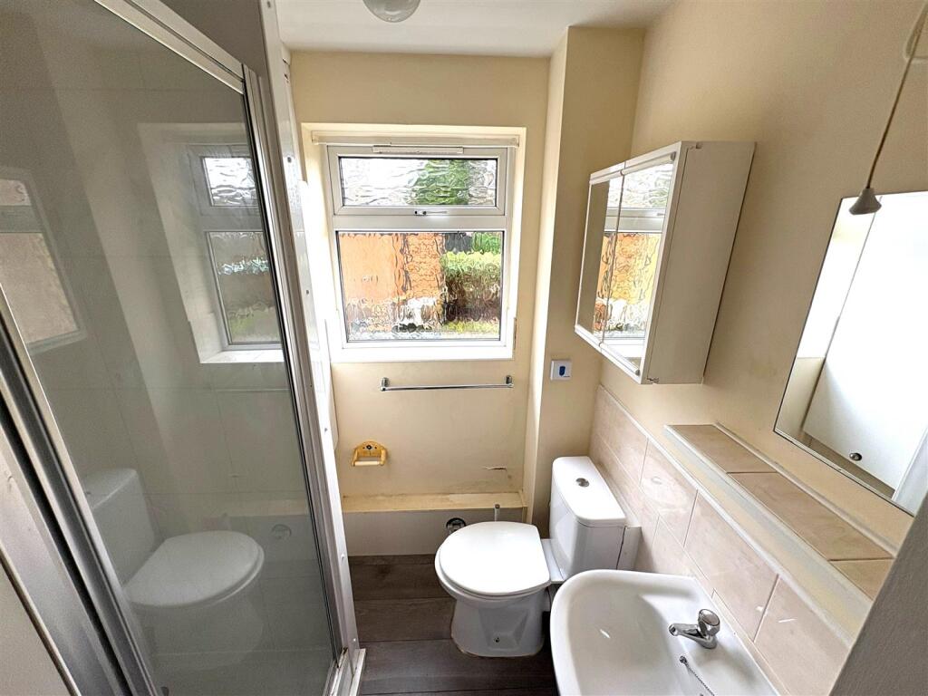 Shower Room.jpg