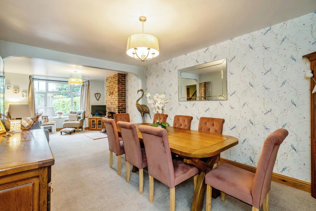 Lounge/Dining Room