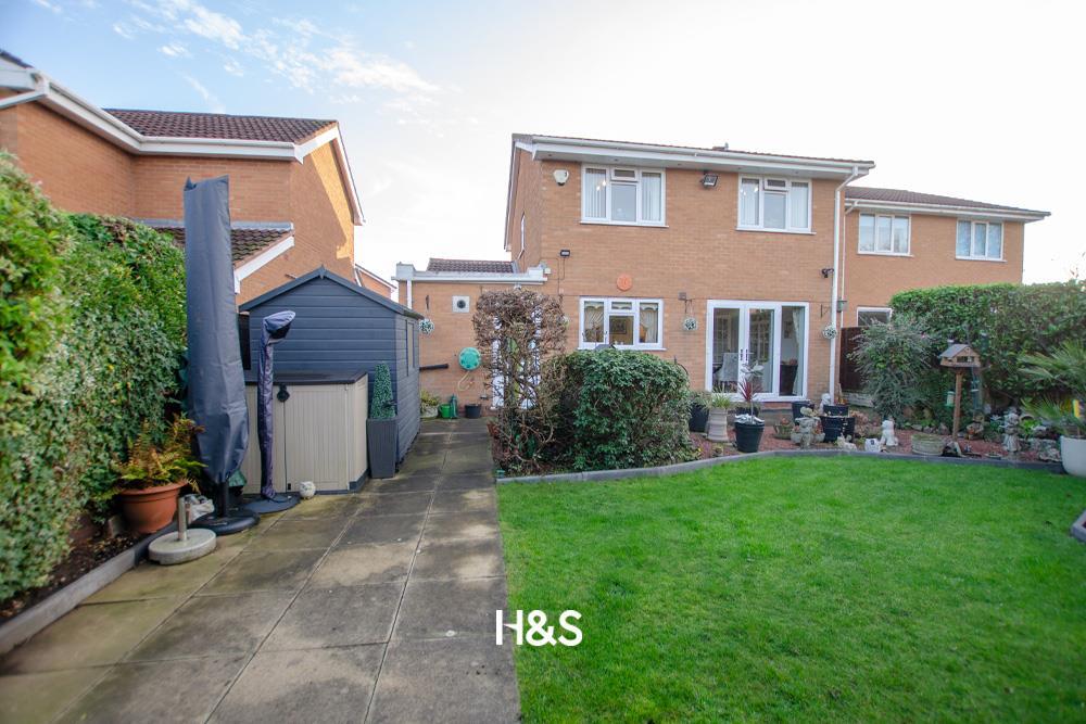 1 Pensham Croft - rear.jpg