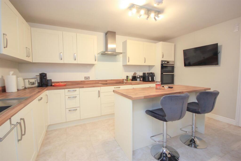 Kitchen..jpg