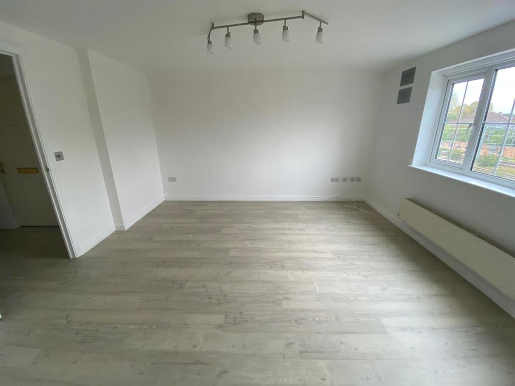 lounge 1.jpg