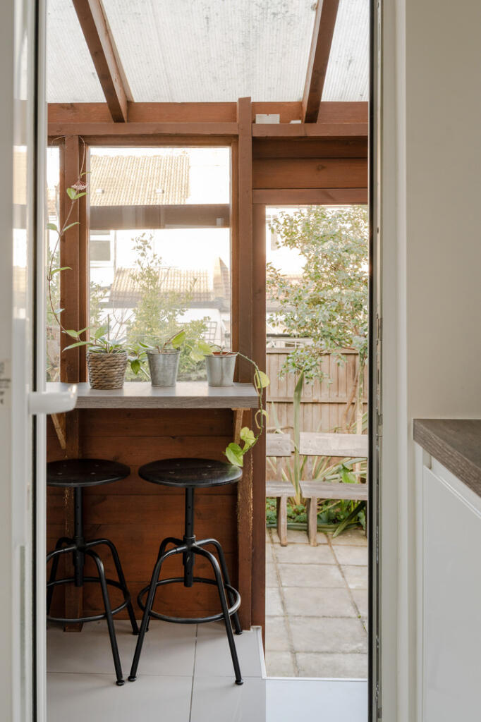 322880 - Tottenhall Road, London N13 - high res...