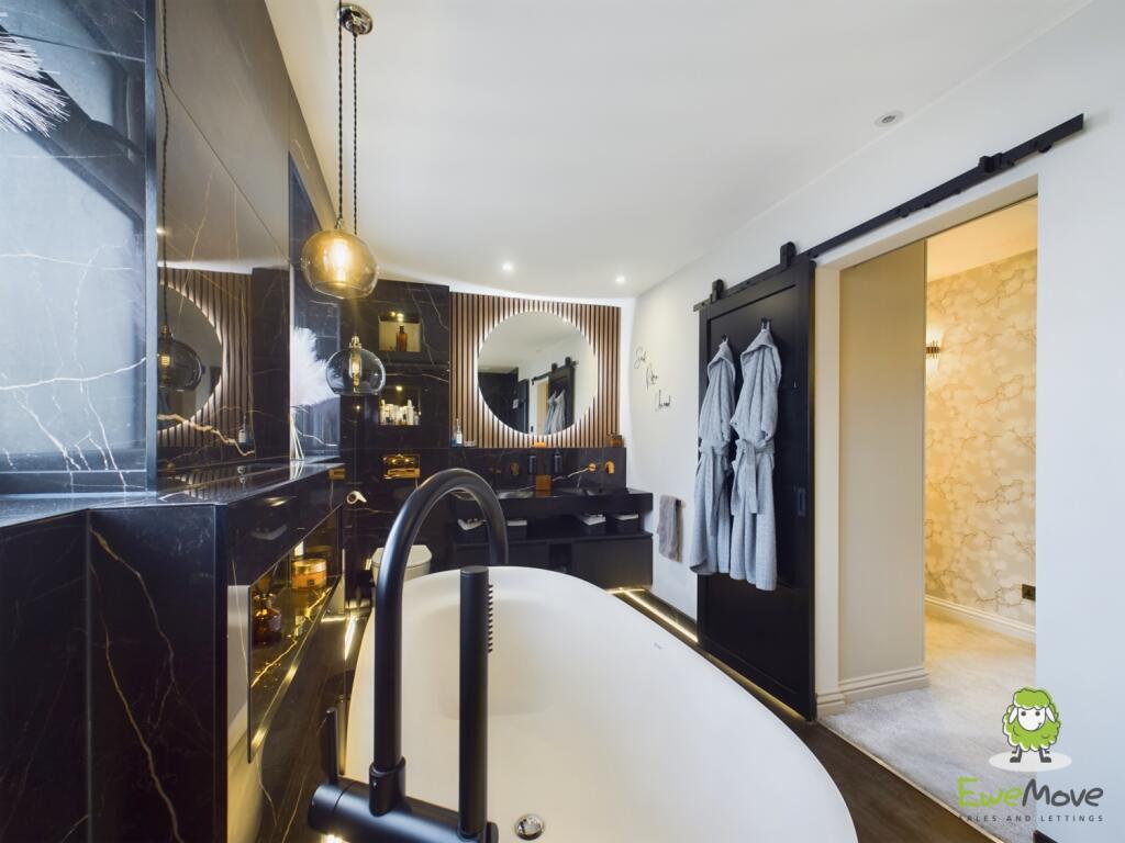 CAM03778G0-PR0171-STILL050