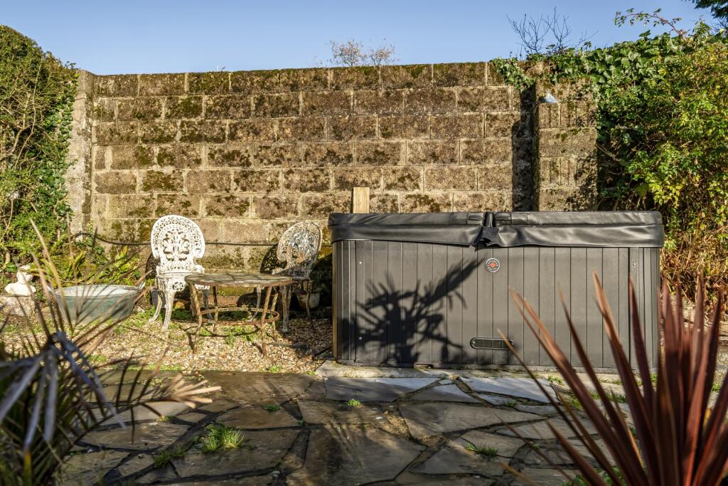 1385962-21-6930205f51984