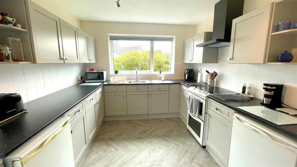 KITCHEN/BREAKFAST ROOM