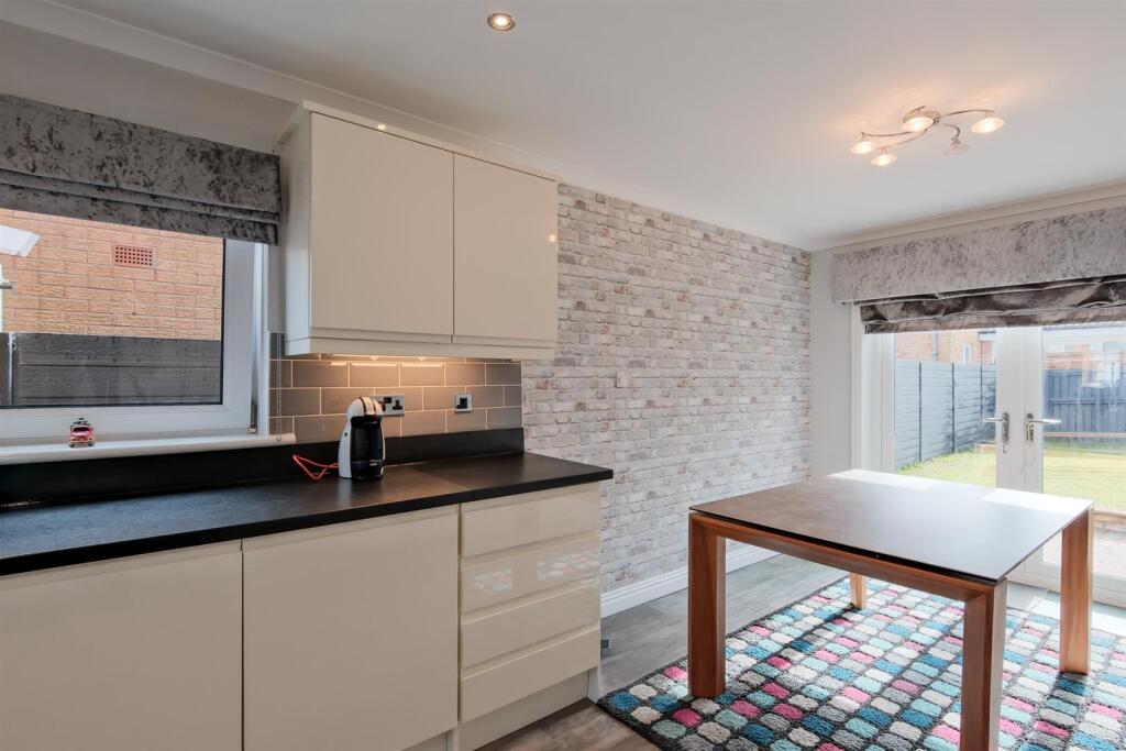 011-22 General Roy Way Carluke, ML8 4LP.jpg