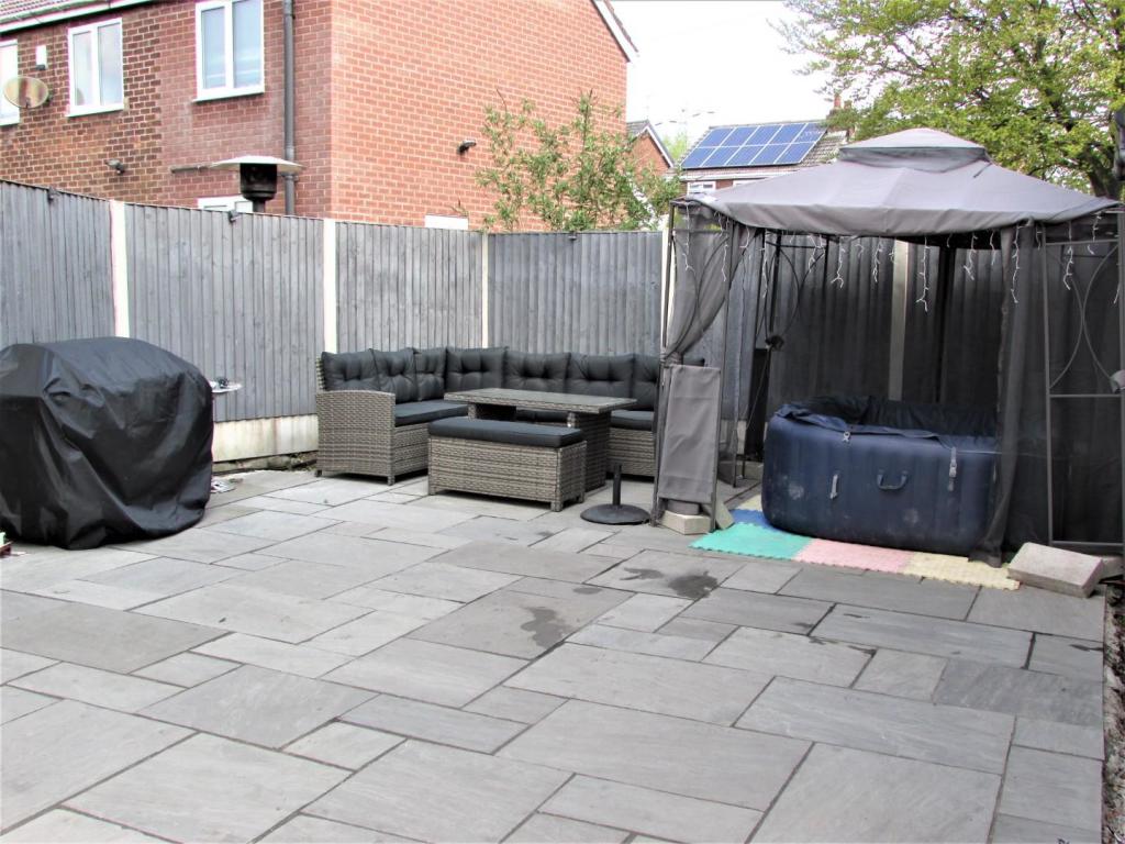 NorfolkCres41gdn1.JPG