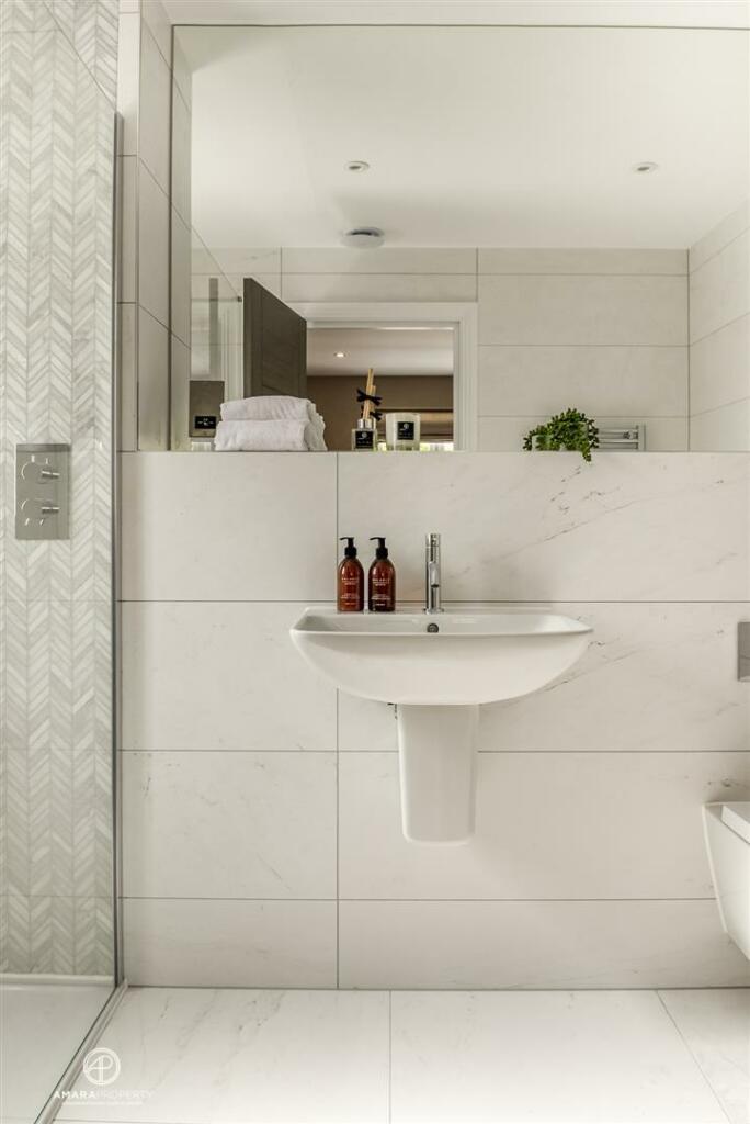 Ensuite 2.jpg