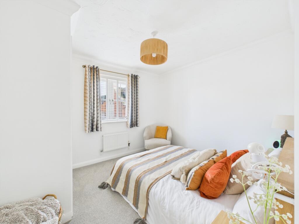 18. CAM04922G0-PR0014-STILL018