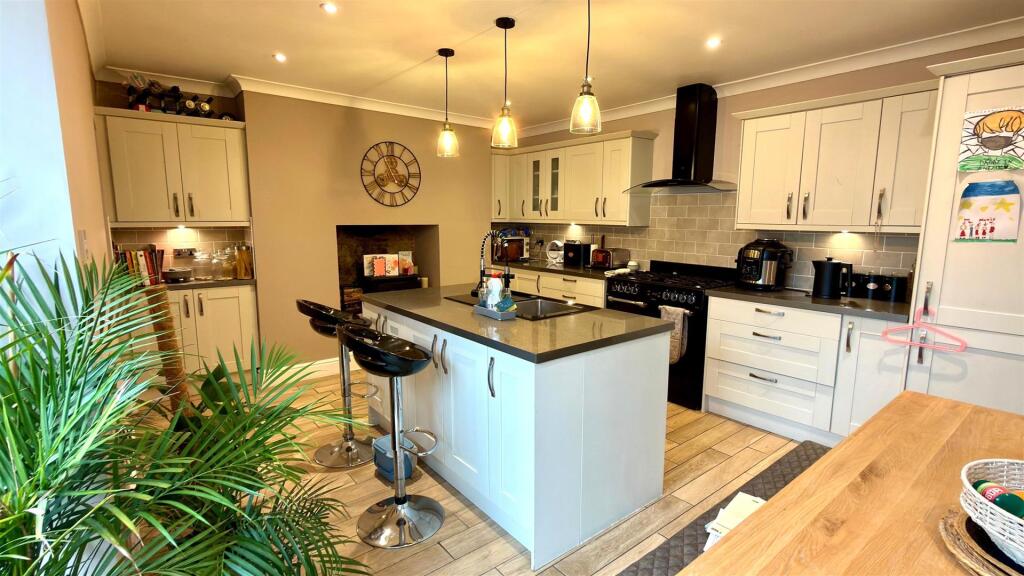 OPEN PLAN  KITCHEN/BREAKFAST/DINING ROOM