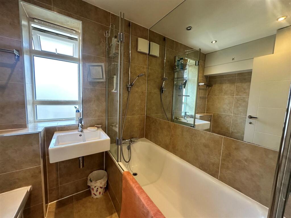 Bathroom, Queens Court, Eden Harper SW11