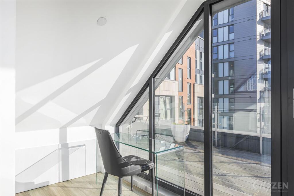 STUDY/ACCESS TO ROOF TERRACE