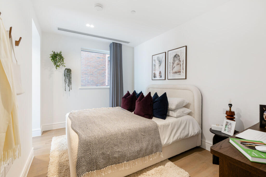 93441_Empire House Apartment  (18)_low.jpg
