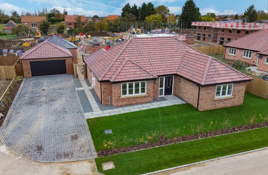 View of property from the front