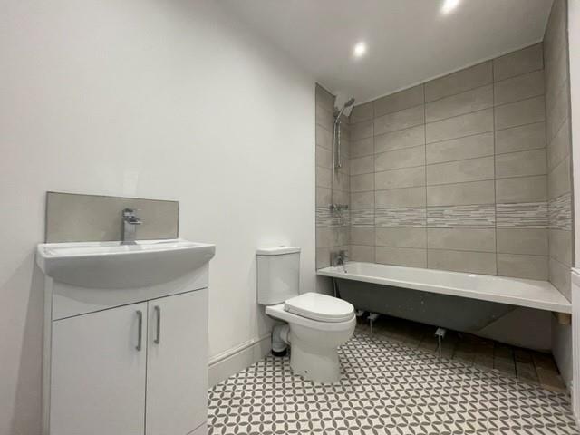 Bathroom photo4.jpg