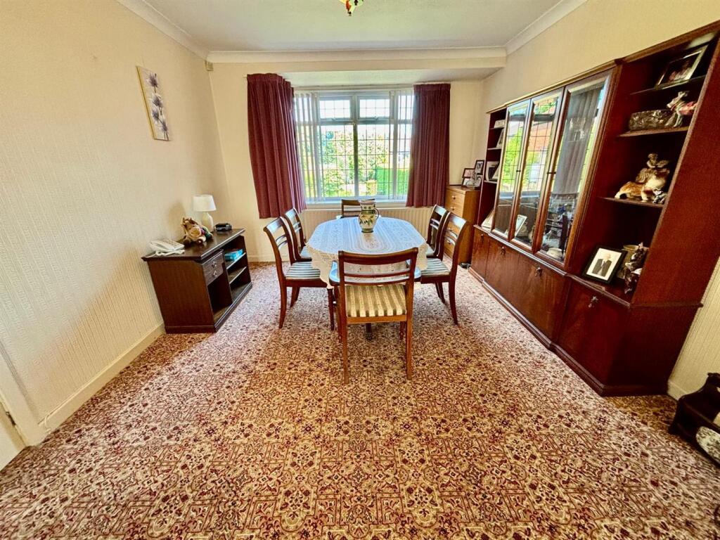 Dining Room: