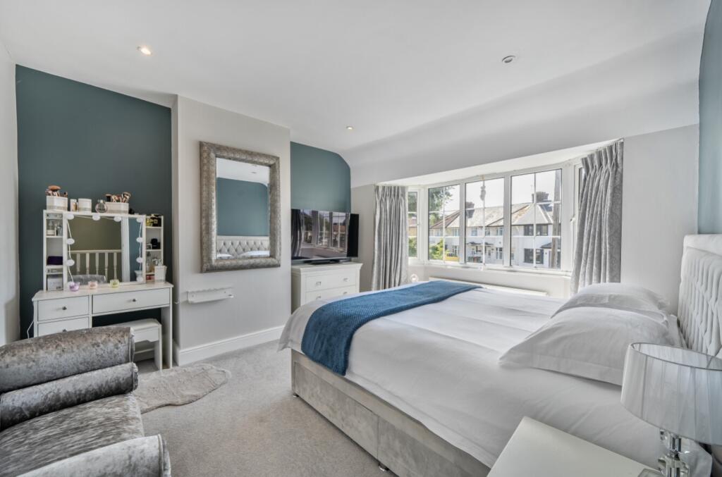 1350102-18-68bafa87bbecc