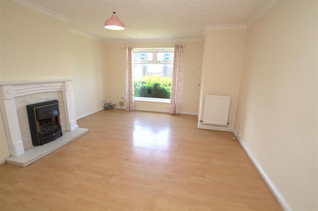 LOUNGE REAR TO FRONT.jpg