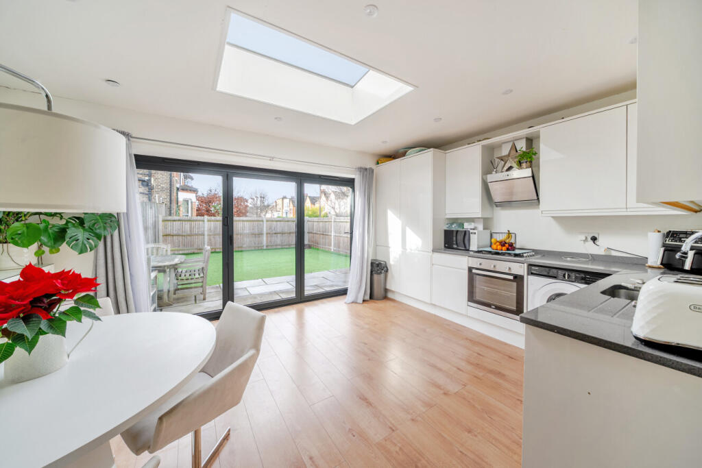 1386949-12-693952...